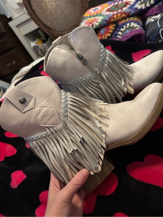 Blowfish Malibu Shoes - Blowfish Malibu Fringe Ankle Boots in Light Gray Size 7.5 A00515